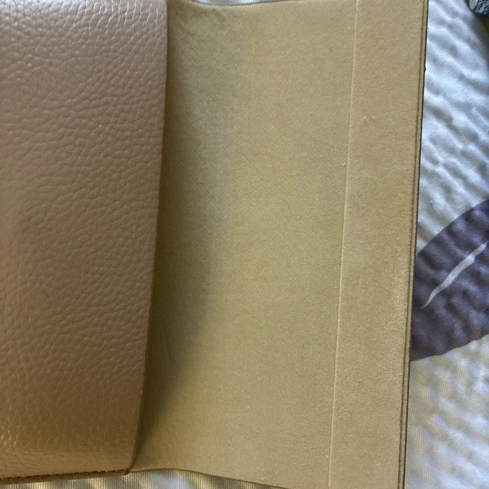 AUTHENTIC MAX MARA EYEGLASS / SUNGLASS CASE - TAN Semi Hard Pebbles Leather Case